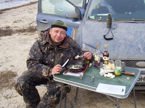 А теперь и коньячок с глазуньей.