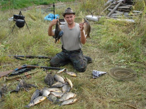воды в реке мало, а карась очень даже приличный
