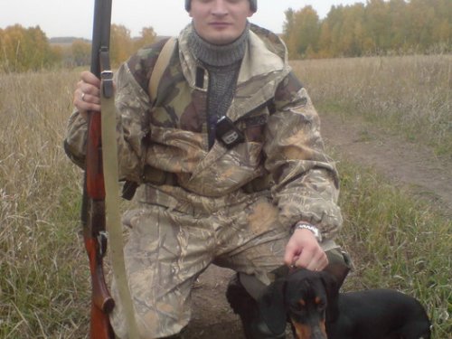 Еле в кадре удержал, все рвался в "бой"