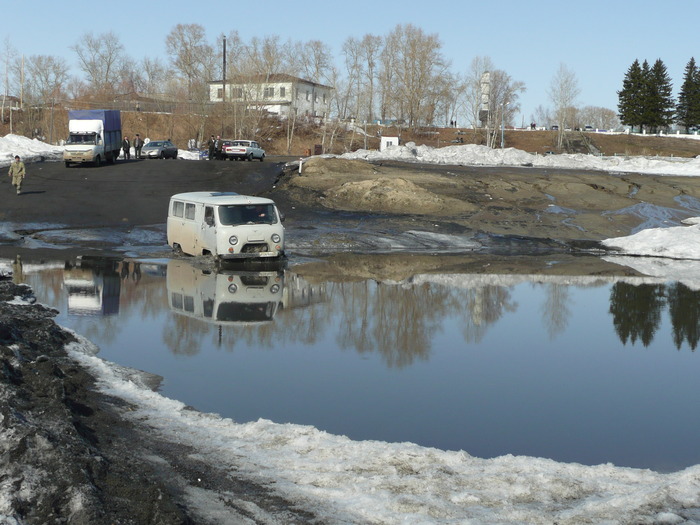 Поплыли помолясь.