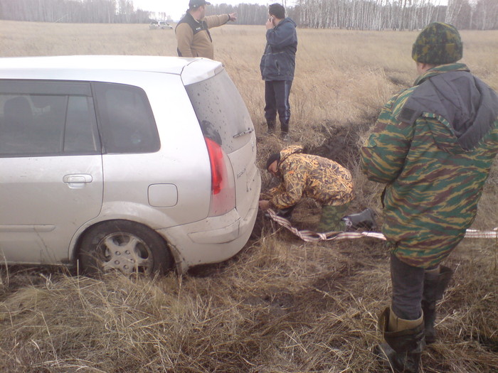 авто товарища........а спать скажу в нем не удобно.........в калдине во весь рост.....а тут .......