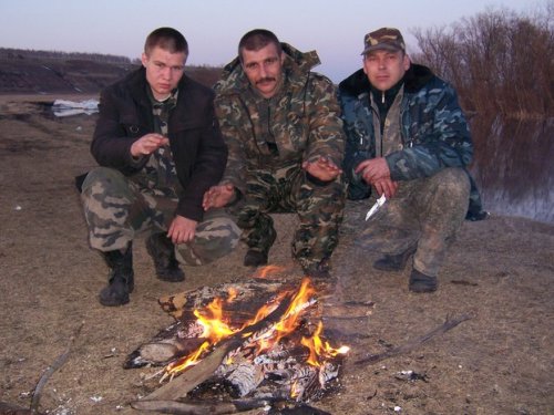 у костра