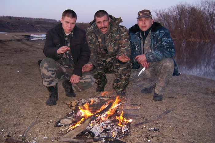 у костра