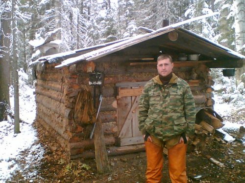 у избушки