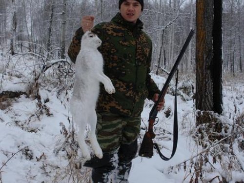 По первому снегу на зайчика