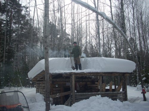 Скидываем снег.