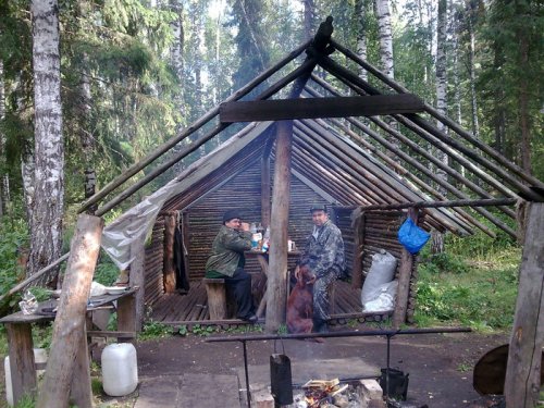 Два месяца на  таком стане живут охотники