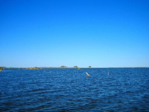 Много воды.