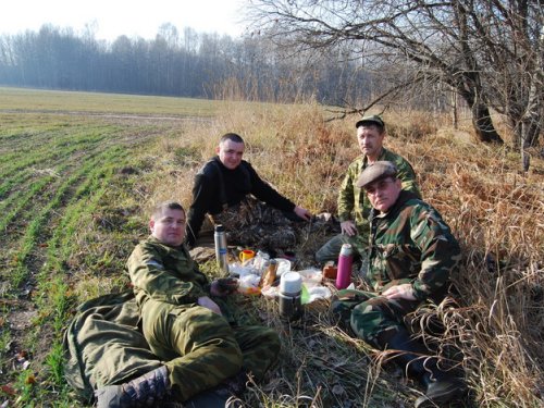 на привале