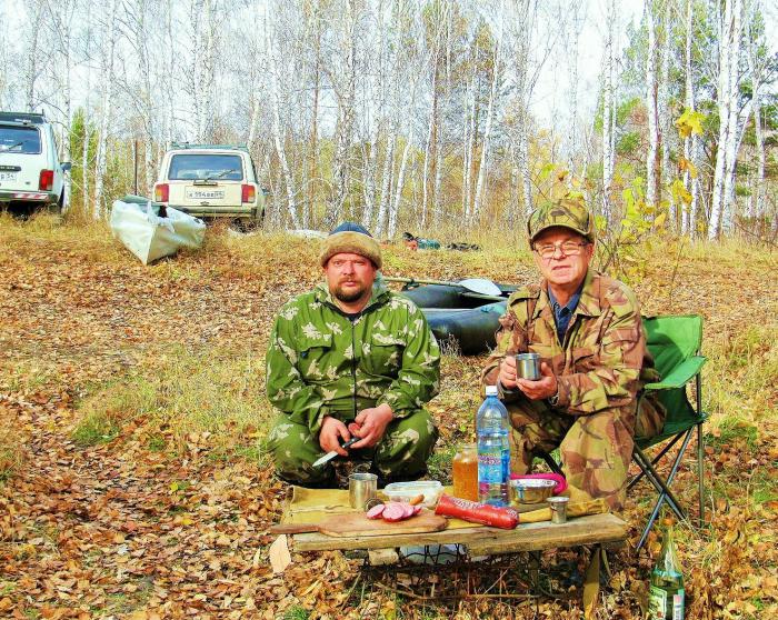 у озера