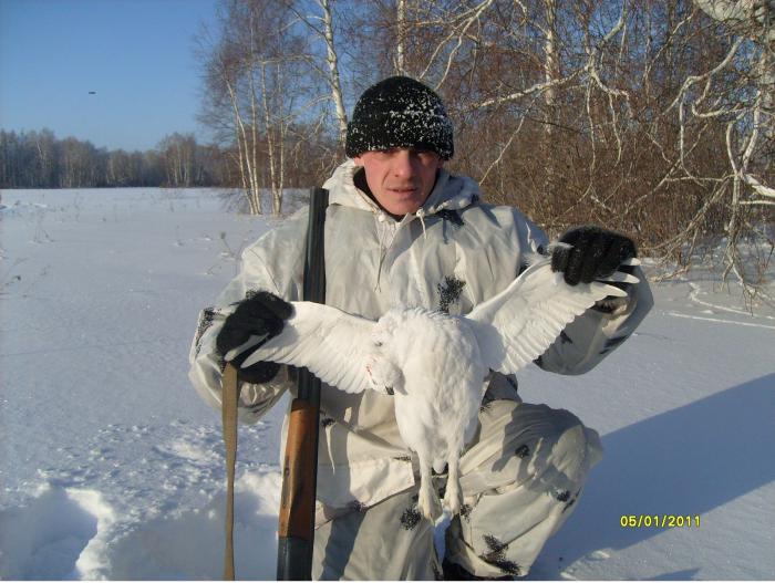 белее снега.