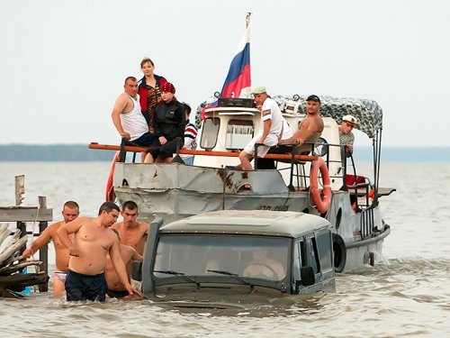 Как УАЗ корабль на буксир взял!