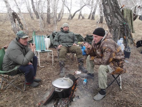 Посидим, обсудим охоту.