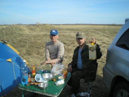 ДМБ собственной персоной (справа)