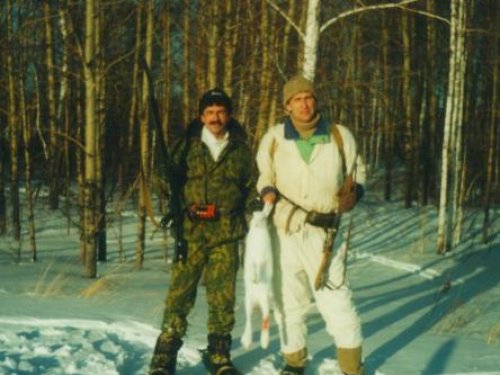 Еще  одного  загоняли....,  а  зимний  маскхалат  на  Севере  оставлял...