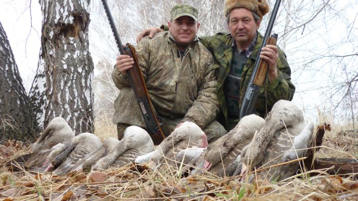 Весна!!!Алтайский край!Справа мой друг и наставник по охоте-А.М Малинин!