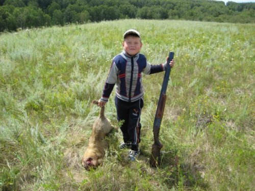 Своего пока сына нет,  натаскиваю "Крестника"  ))
