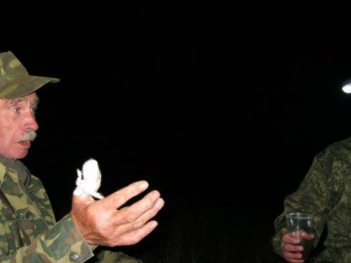 На открытии брат делится воспоминаниями об охоте, а мой сын не верит рассказам.... и правильно делает!!!!