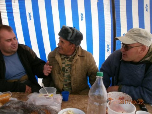 Мой дед, в центре)