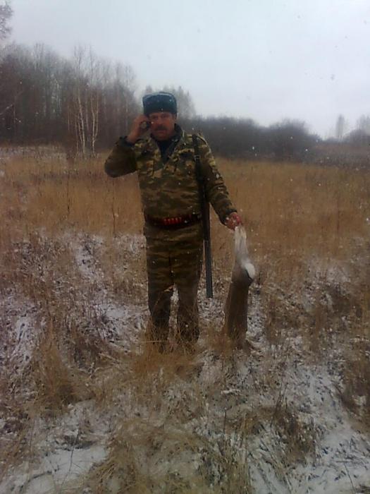 один в летней шубе