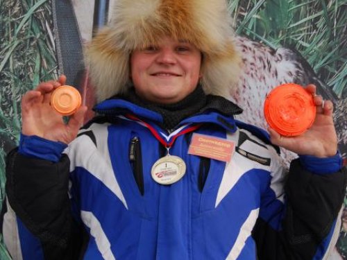 Чемпионы попадают даже  в такие...........
