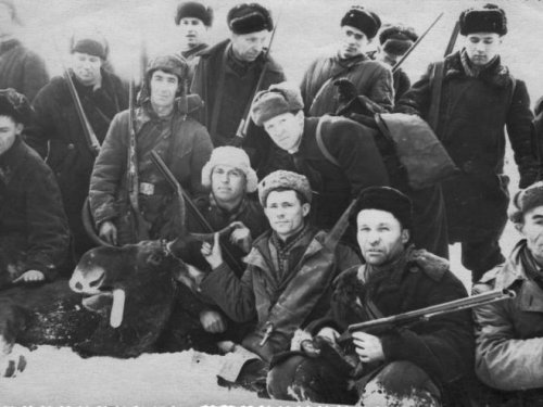 Батин альбом. На лосика дружно. Брянск 50-е.