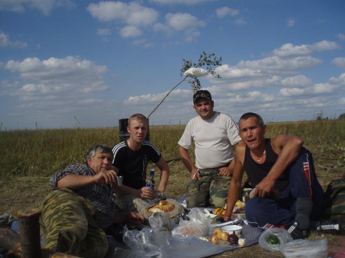 С полем!
