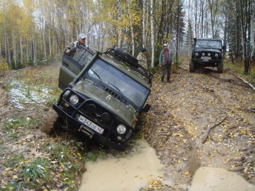 Буксует.