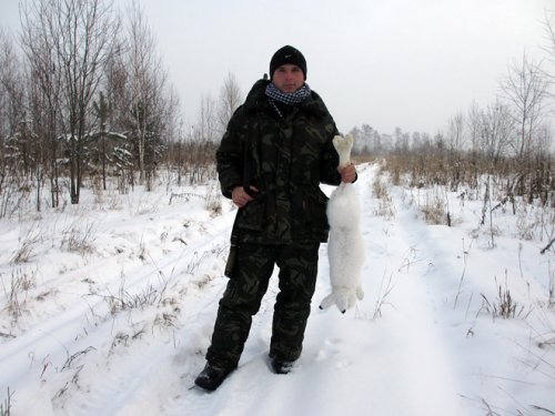 А беляк уже белый (на охоте с младшим сыном)
