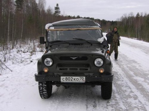 Слетели с трассы в гололед, легли на бок
