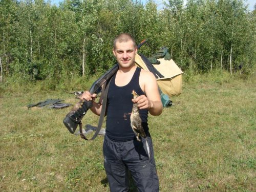 замучал одного