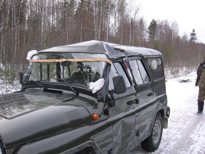 Слетели с трассы в гололед, легли на бок  2