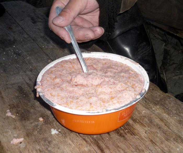 "Икряной Винегрет" Смешиваем икру омуля и нельмы.