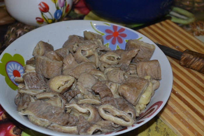 харта - кушанье, приготовленное из конской толстой кишки,— одно из излюбленных блюд якутов.