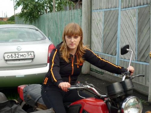 Жинка на моём булеваре школьных лет....
