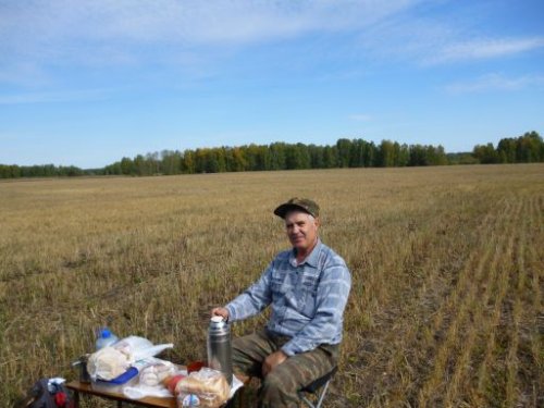 Поле,русское поле,я как и ты ожиданьем живу.