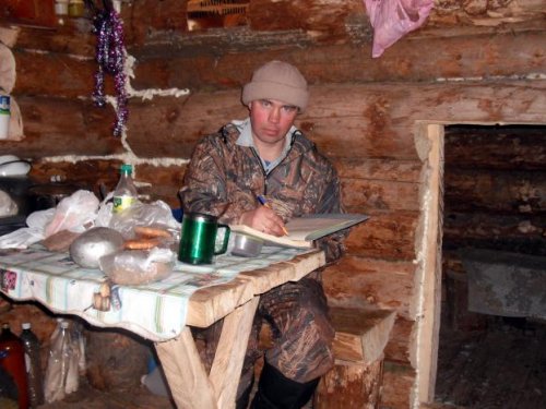 Делаем запись в"бортовой журнал" избушки.