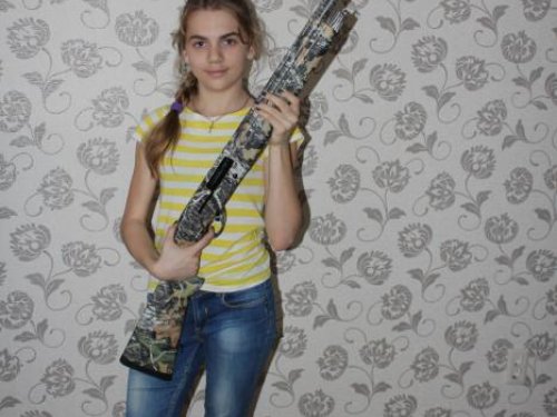 Самое удивительное,что сестра довольней,чем я)