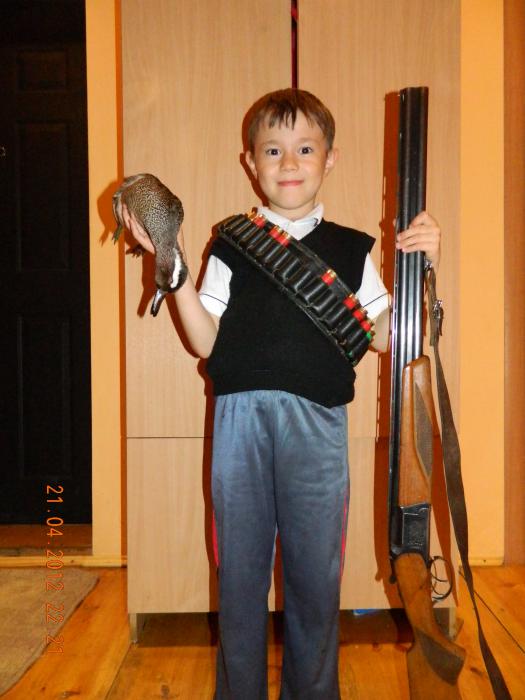 Сынок с трофеем.