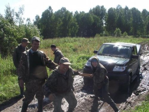 Прикалывались, пока ждали машину)))