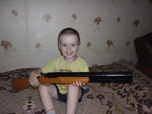 Детское ружье купили)