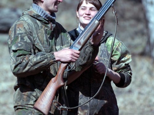 С ружьём обращаемся так...