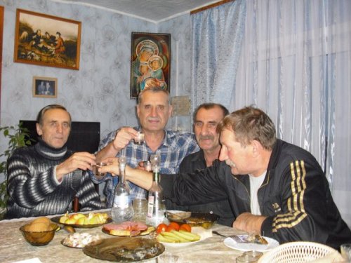 Сослуживцы на юбилее.