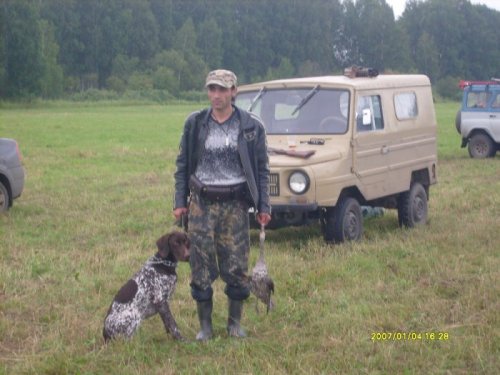 собака и мужи с уткой