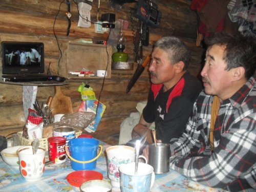 Ждем Открытия Олимпиады в Сочи. Колыма, охотничья избушка промысловика