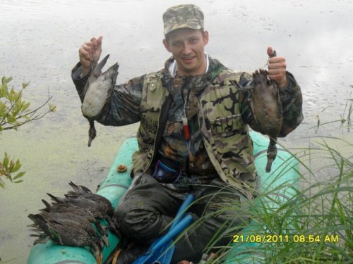 3 сбил, а остальные сами в лодку запрыгнули.