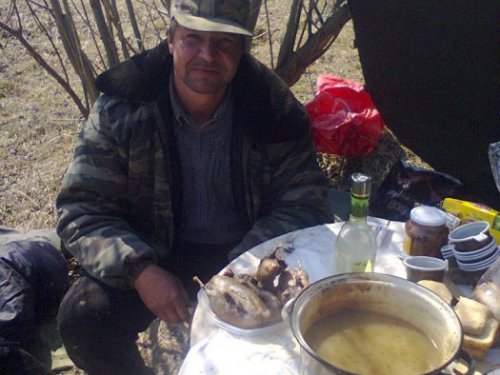 к столу