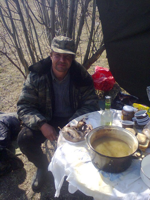 к столу