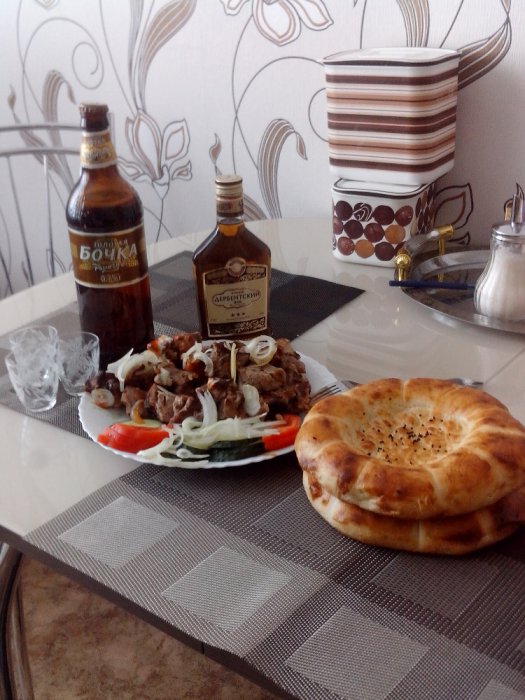 Шашлычёк... на троих охотничков)))