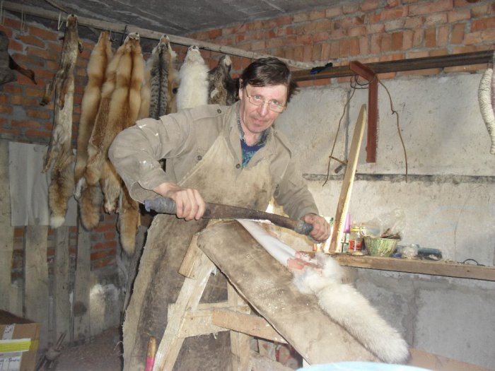 Работа по выделке в полном разгаре....